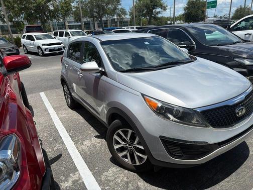 Bright Silver 2016 Kia Sportage LX