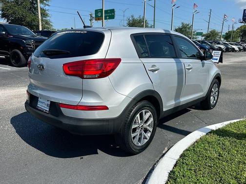 Bright Silver 2016 Kia Sportage LX