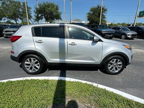 Bright Silver 2016 Kia Sportage LX