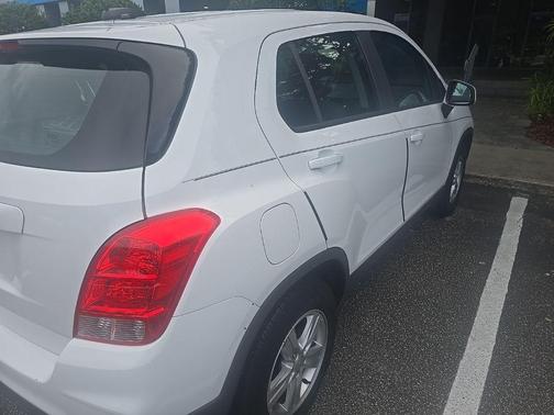 Summit White 2019 Chevrolet Trax LS