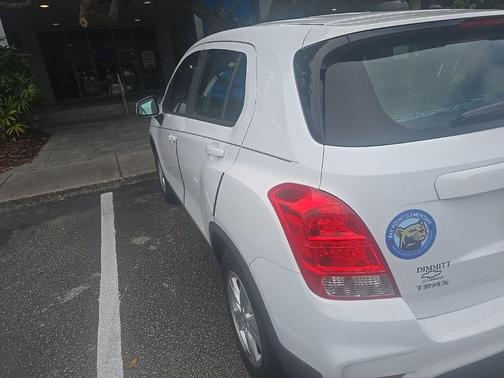 Summit White 2019 Chevrolet Trax LS