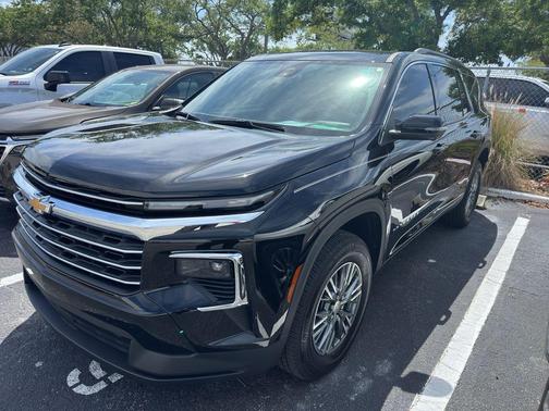 Mosaic Black Metallic 2024 Chevrolet Traverse LT
