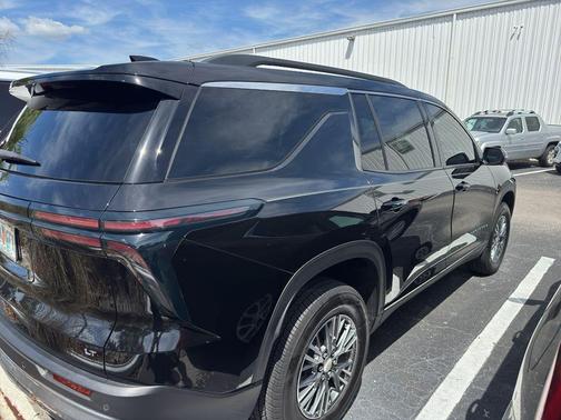 Mosaic Black Metallic 2024 Chevrolet Traverse LT