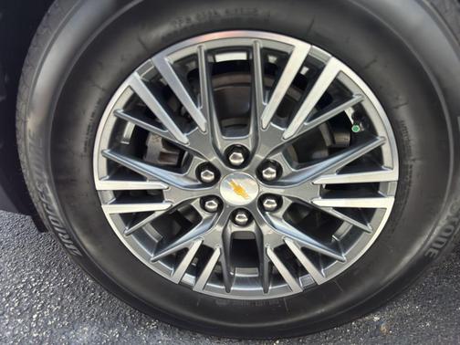 Mosaic Black Metallic 2024 Chevrolet Traverse LT