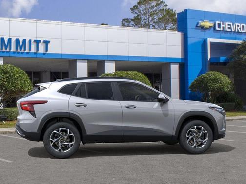 Sterling Gray Metallic 2026 Chevrolet Trax LT