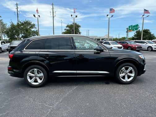 2023 Audi Q7 45 Premium Plus