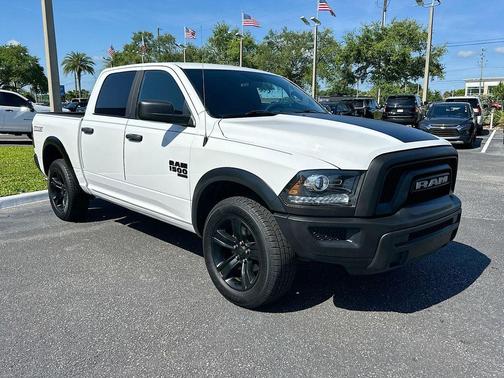 Bright White Clearcoat 2022 RAM 1500 Classic SLT