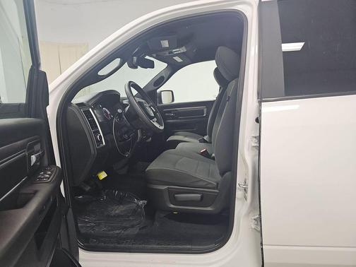 Bright White Clearcoat 2022 RAM 1500 Classic SLT