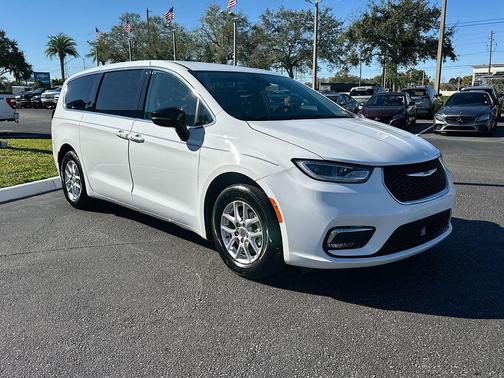 2024 Chrysler Pacifica Touring-L