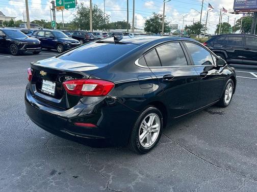 Mosaic Black Metallic 2017 Chevrolet Cruze LT