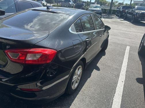 Mosaic Black Metallic 2017 Chevrolet Cruze LT