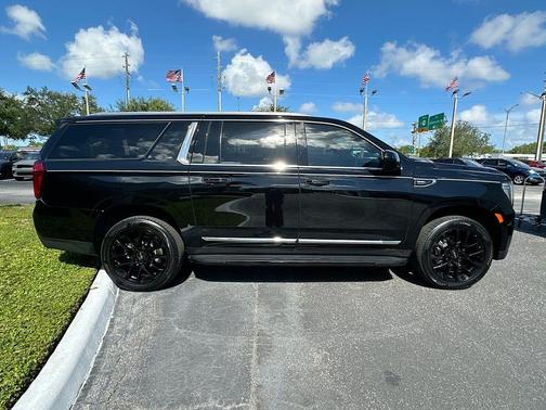 Onyx Black 2023 GMC Yukon XL SLT
