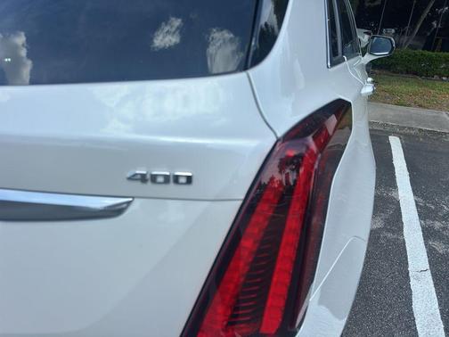 Crystal White Tri-Coat 2022 Cadillac XT5 Premium Luxury