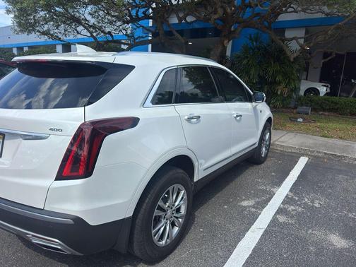 Crystal White Tri-Coat 2022 Cadillac XT5 Premium Luxury