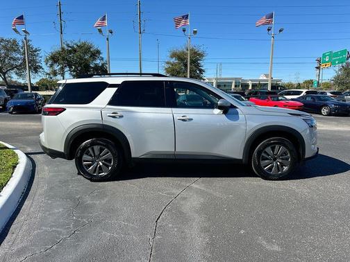 2025 Nissan Pathfinder SV