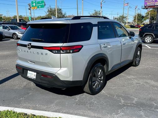 2025 Nissan Pathfinder SV