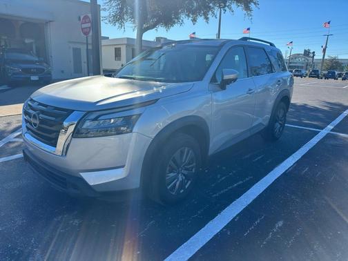 2025 Nissan Pathfinder SV