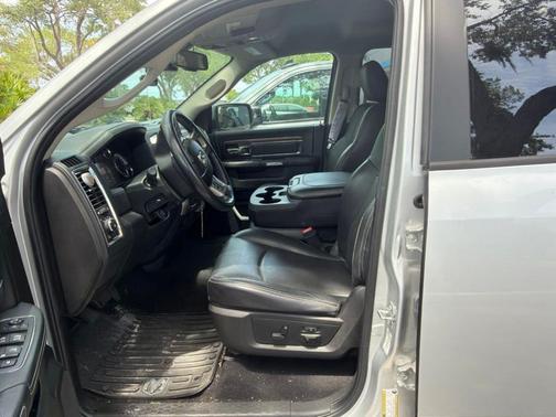 Bright Silver Clearcoat Metallic 2017 RAM 1500 Laramie