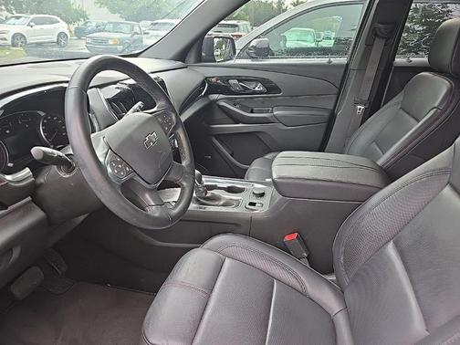 Mosaic Black Metallic 2023 Chevrolet Traverse RS
