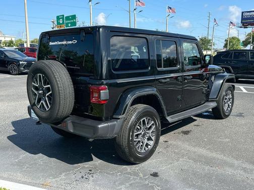 Black Clearcoat 2025 Jeep Wrangler Sahara