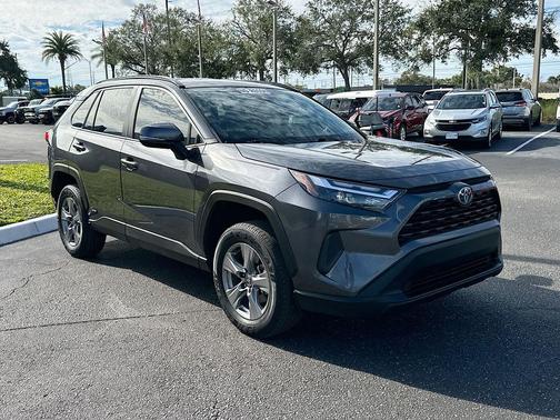 2022 Toyota RAV4 Hybrid XLE