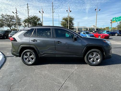 2022 Toyota RAV4 Hybrid XLE