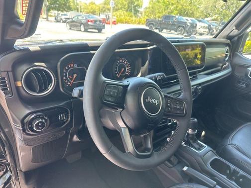 Black Clearcoat 2025 Jeep Gladiator Sport