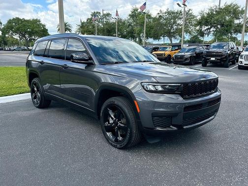 Metallic 2023 Jeep Grand Cherokee L Laredo