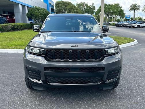 Metallic 2023 Jeep Grand Cherokee L Laredo