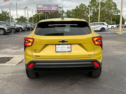 Nitro Yellow 2024 Chevrolet Trax 1RS