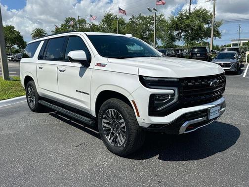 Iridescent Pearl Tricoat 2025 Chevrolet Suburban Z71