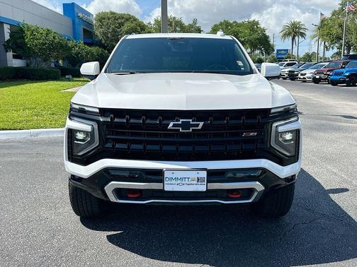 Iridescent Pearl Tricoat 2025 Chevrolet Suburban Z71