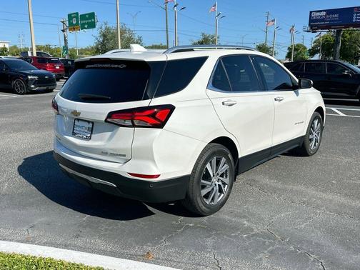 Iridescent Pearl Tricoat 2022 Chevrolet Equinox Premier