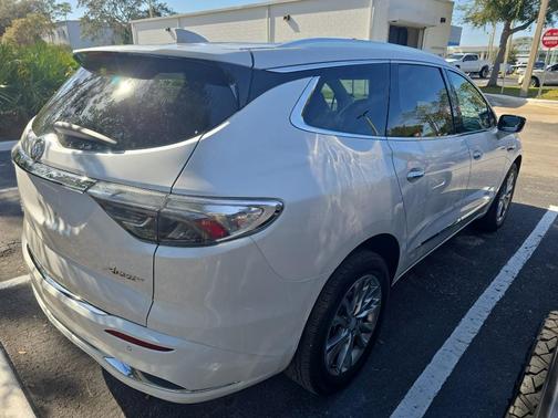 2022 Buick Enclave Avenir