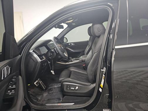 Jet Black 2023 BMW X5 sDrive40i