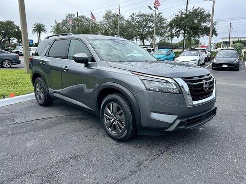 2025 Nissan Pathfinder SV