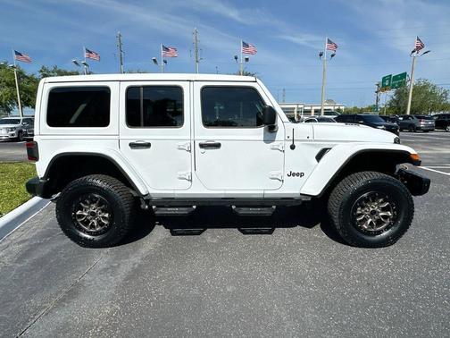 Bright White Clearcoat 2023 Jeep Wrangler Rubicon 392