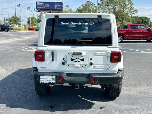 Bright White Clearcoat 2023 Jeep Wrangler Rubicon 392