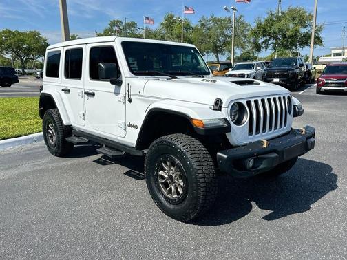 Bright White Clearcoat 2023 Jeep Wrangler Rubicon 392