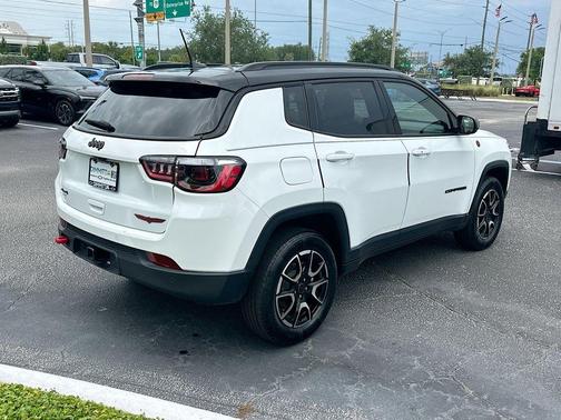 Bright White Clearcoat 2025 Jeep Compass Trailhawk