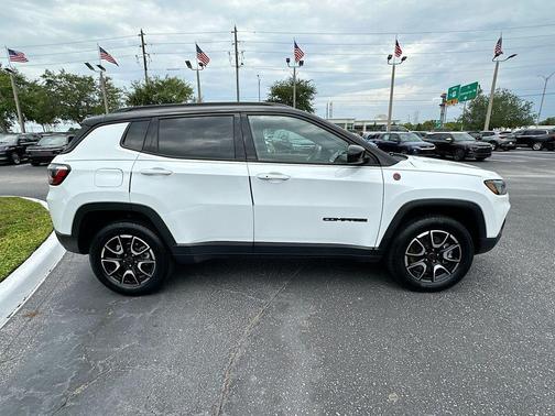 Bright White Clearcoat 2025 Jeep Compass Trailhawk