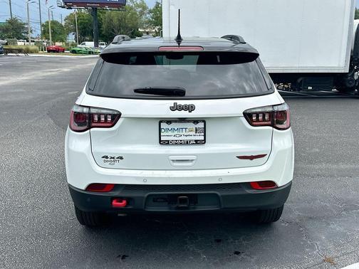 Bright White Clearcoat 2025 Jeep Compass Trailhawk