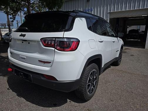 Bright White Clearcoat 2025 Jeep Compass Trailhawk