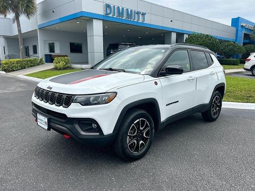 Bright White Clearcoat 2025 Jeep Compass Trailhawk