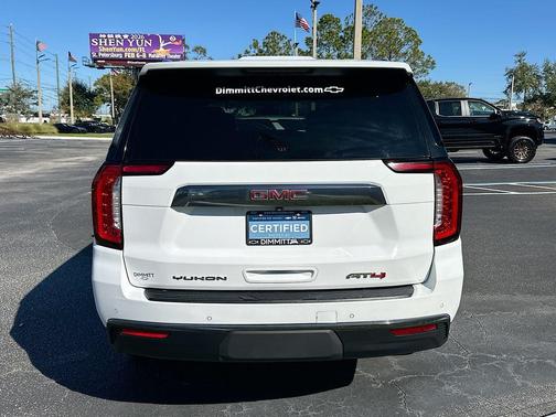 Summit White 2022 GMC Yukon AT4