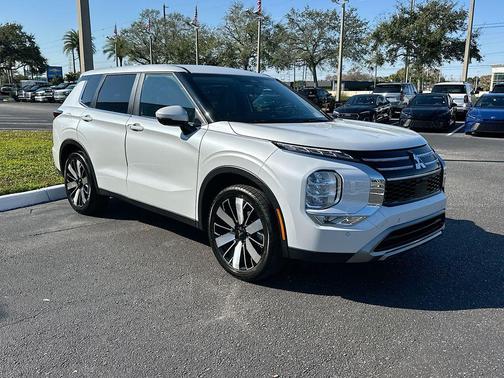 2025 Mitsubishi Outlander SE