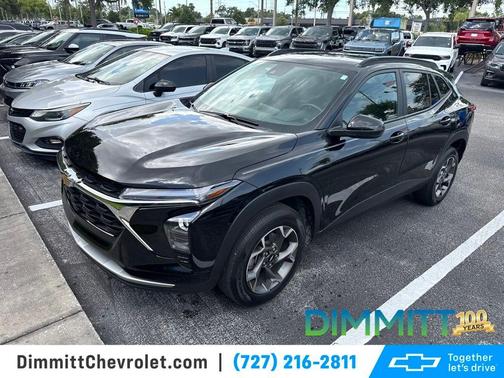 Mosaic Black Metallic 2025 Chevrolet Trax LT
