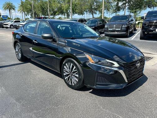 Super Black Clearcoat 2024 Nissan Altima 2.5 SV