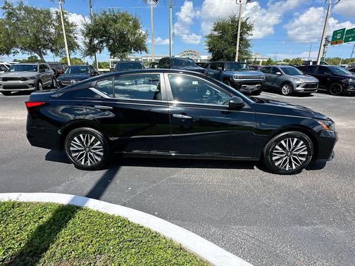 Super Black Clearcoat 2024 Nissan Altima 2.5 SV
