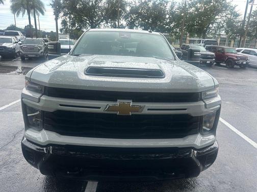 Summit White 2026 Chevrolet Silverado 2500 Custom